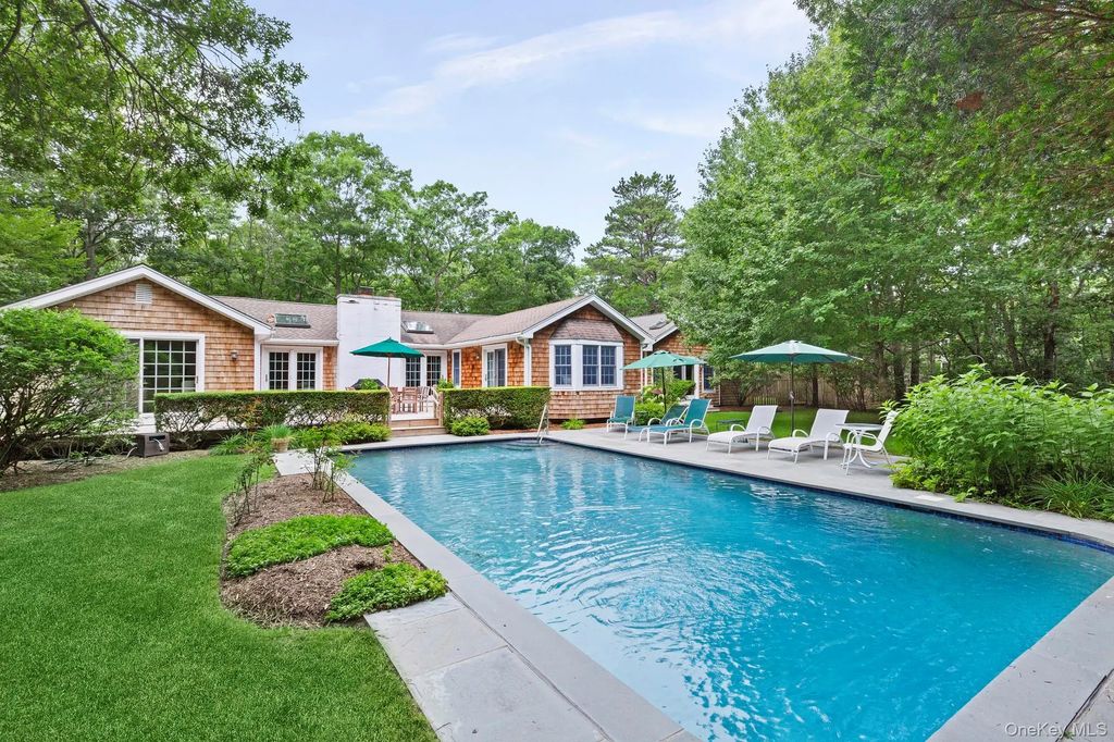 4 Foster Road, Quogue