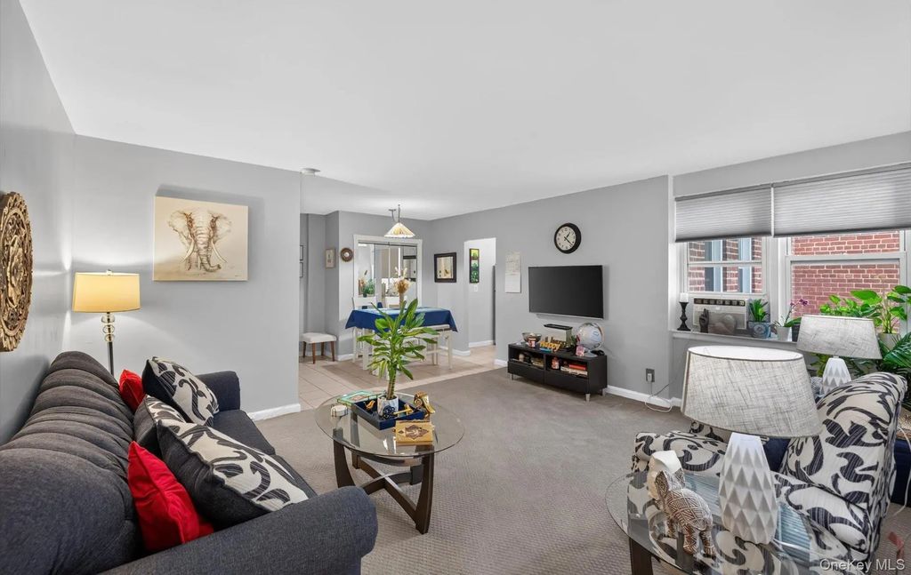 36 Cathedral Avenue # 4f, Hempstead