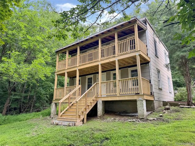 91 Pancake Hollow Road, Highland