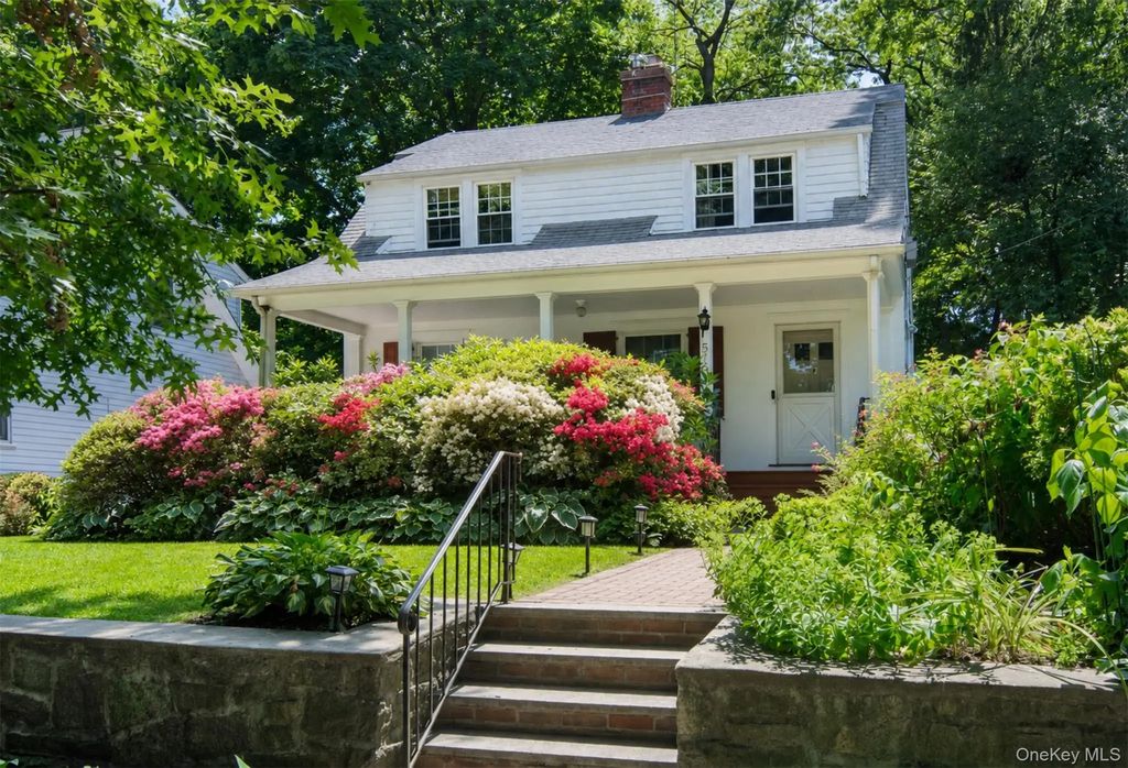 579 Manor Lane, Pelham