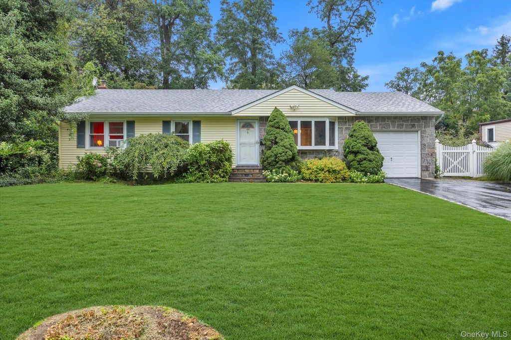 89 E 25th Street, Huntington Station