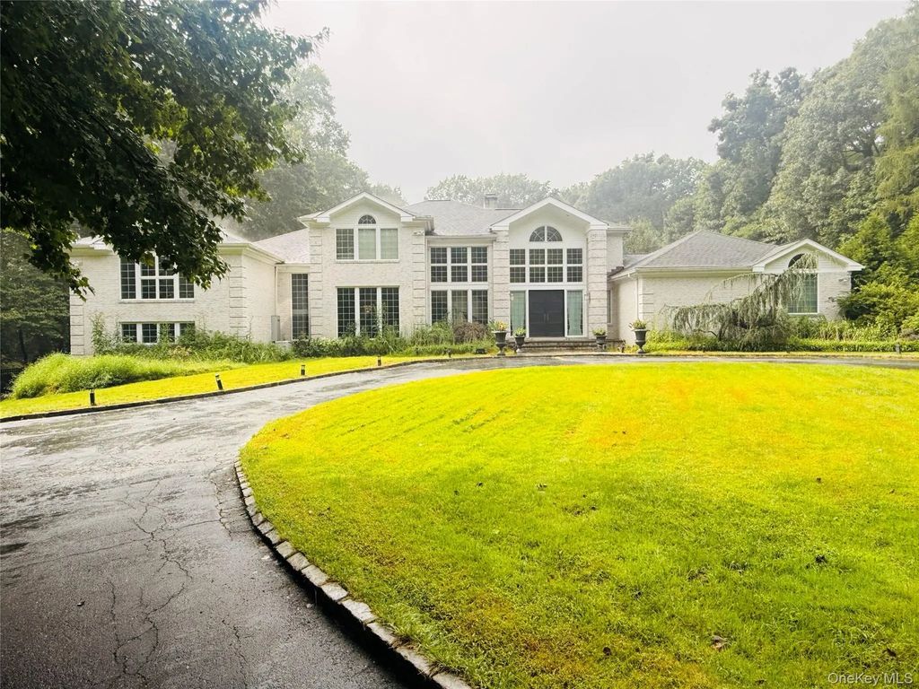 22 Evans Drive, Glen Head