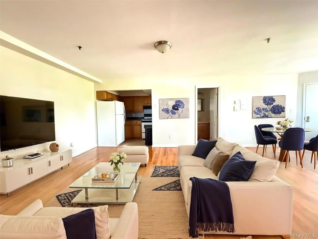 5811 84th Place, Middle Village