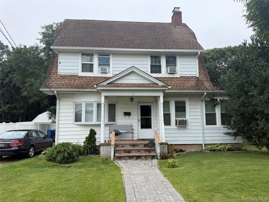 24 Washington Avenue, Amityville