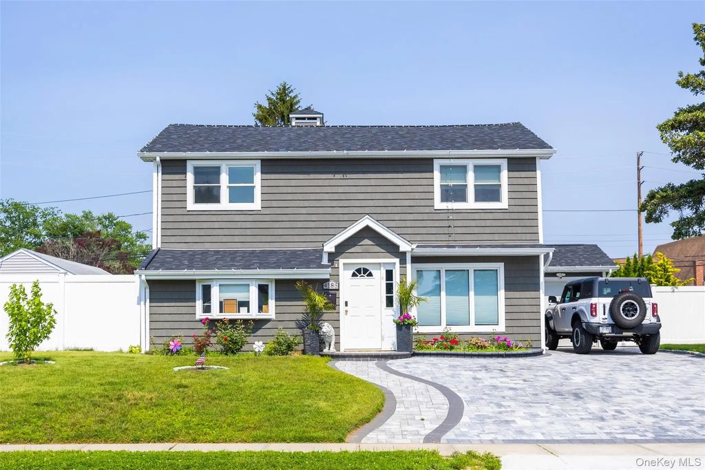 4185 Harriet Road, Bethpage