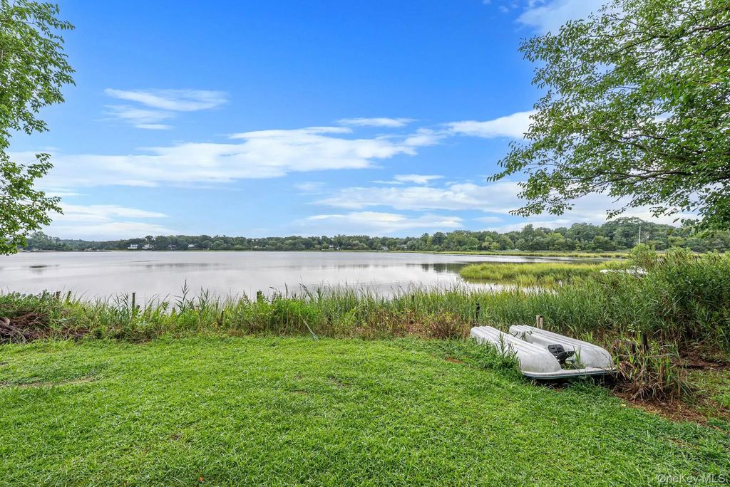 59 Dyke Road, Setauket