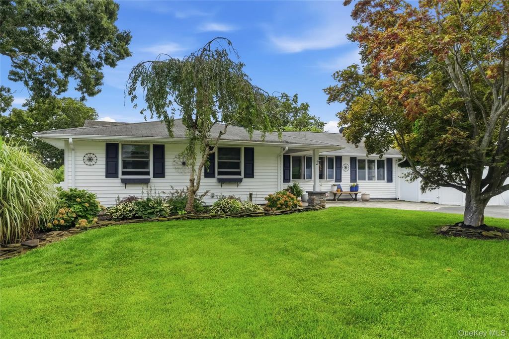 2 Mount Wilson Avenue, Farmingville