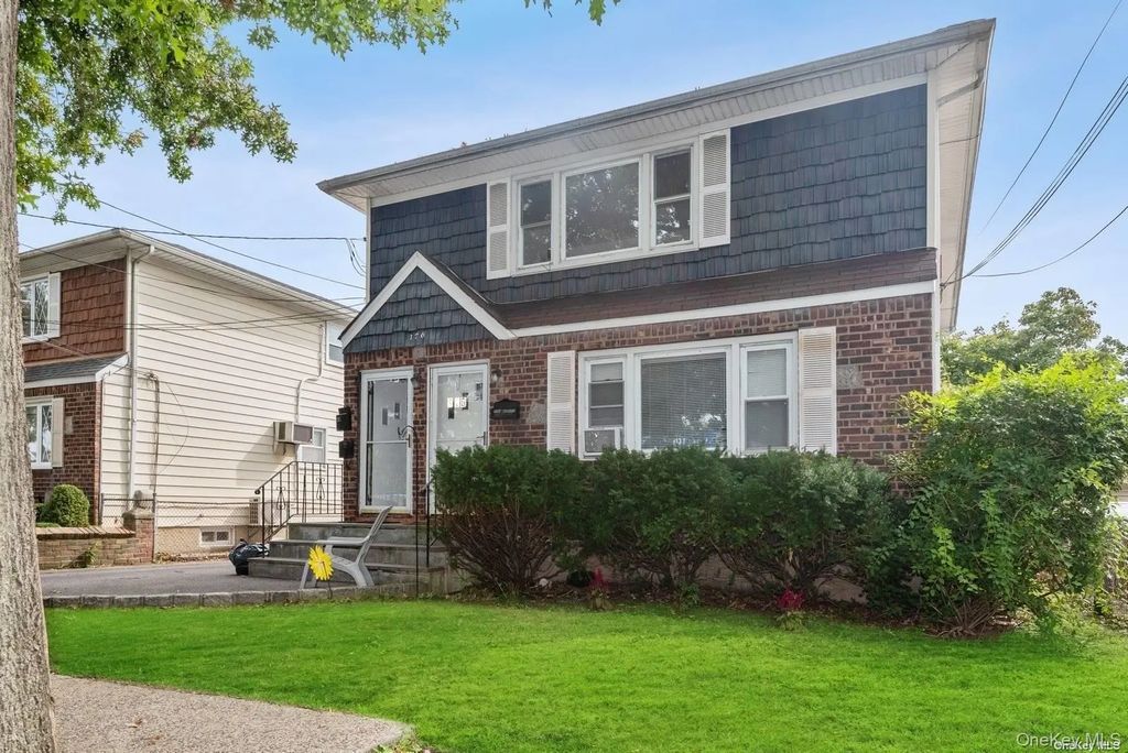 176 Nassau Boulevard # 1, Garden City South