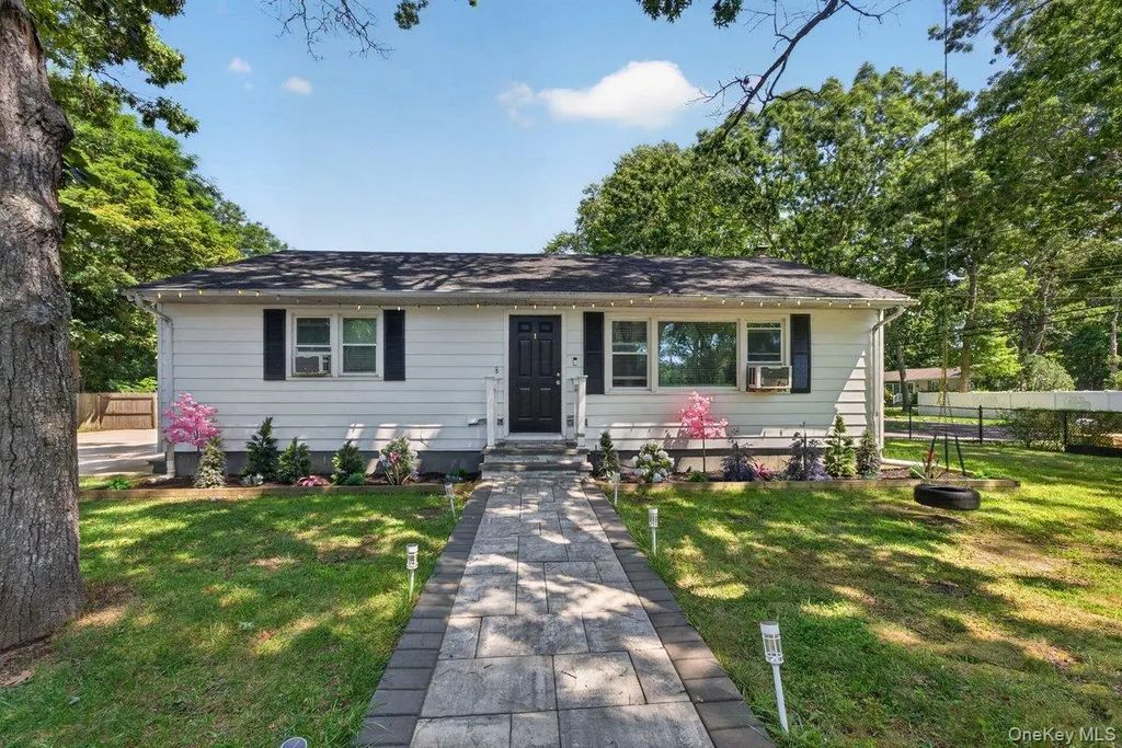 287 Whittier Drive, Mastic Beach