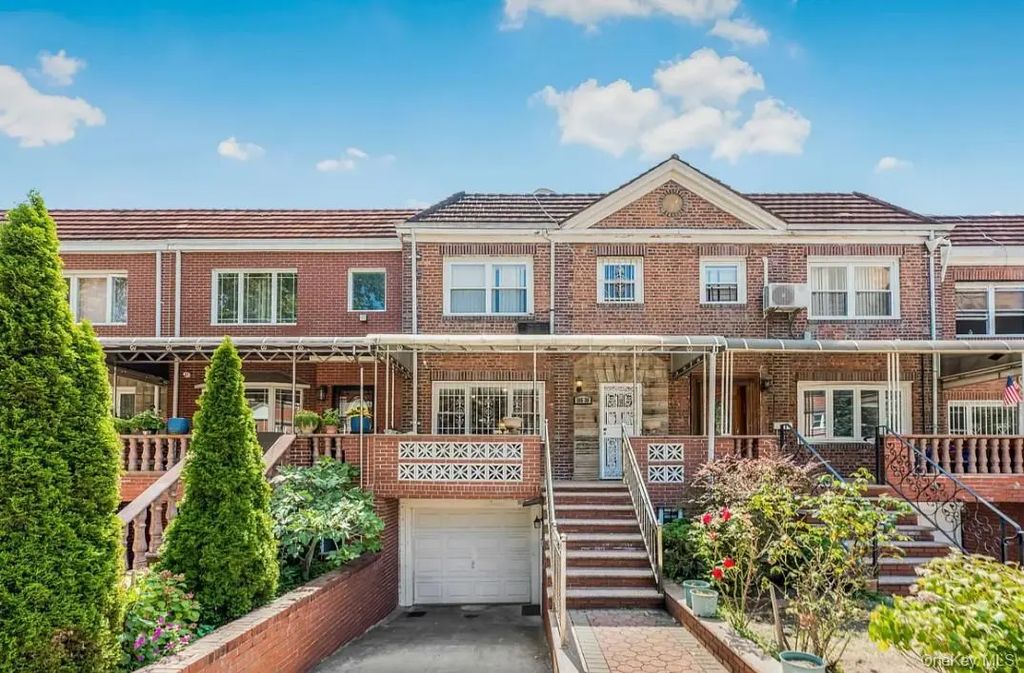 10538 65th Road, Forest Hills