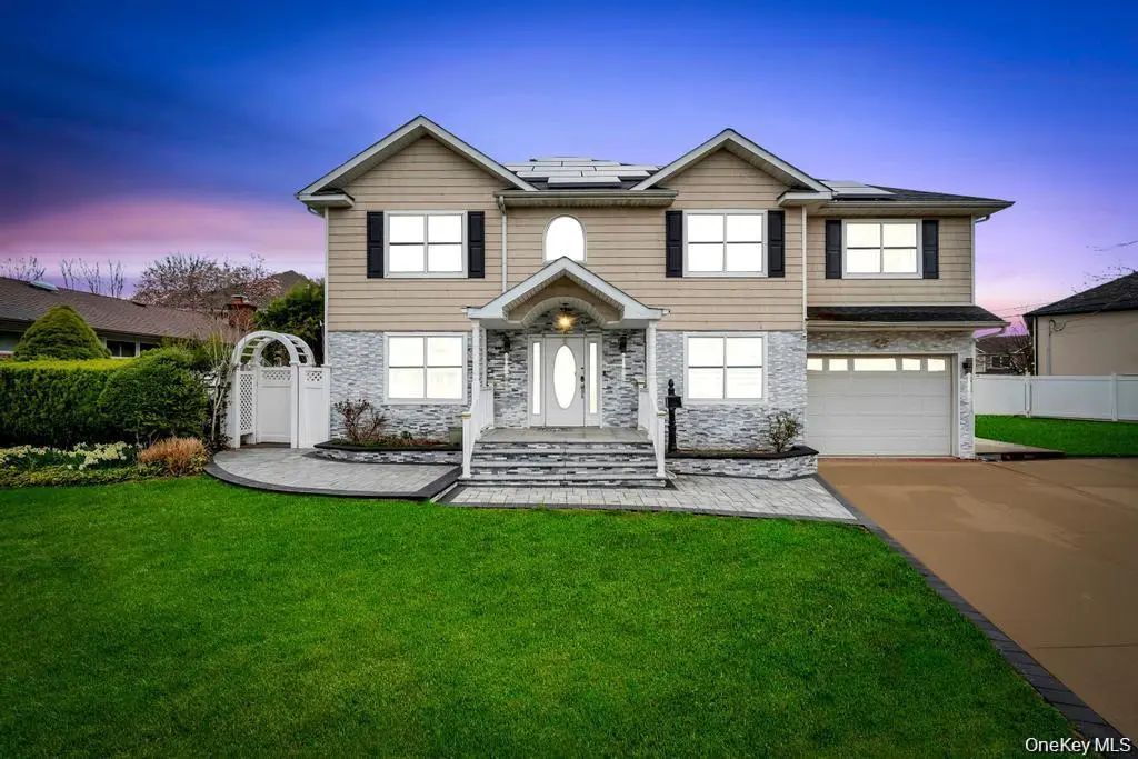 6 Garden Circle, Syosset