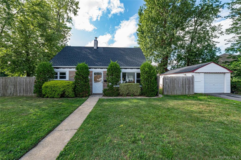 2528 Marshall Avenue, Bellmore