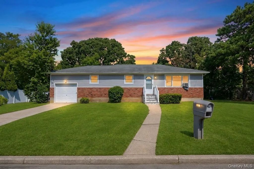 334 Robbins Street, Lindenhurst