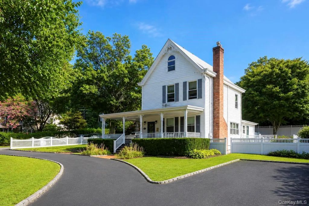 104 Bayville Avenue, Bayville