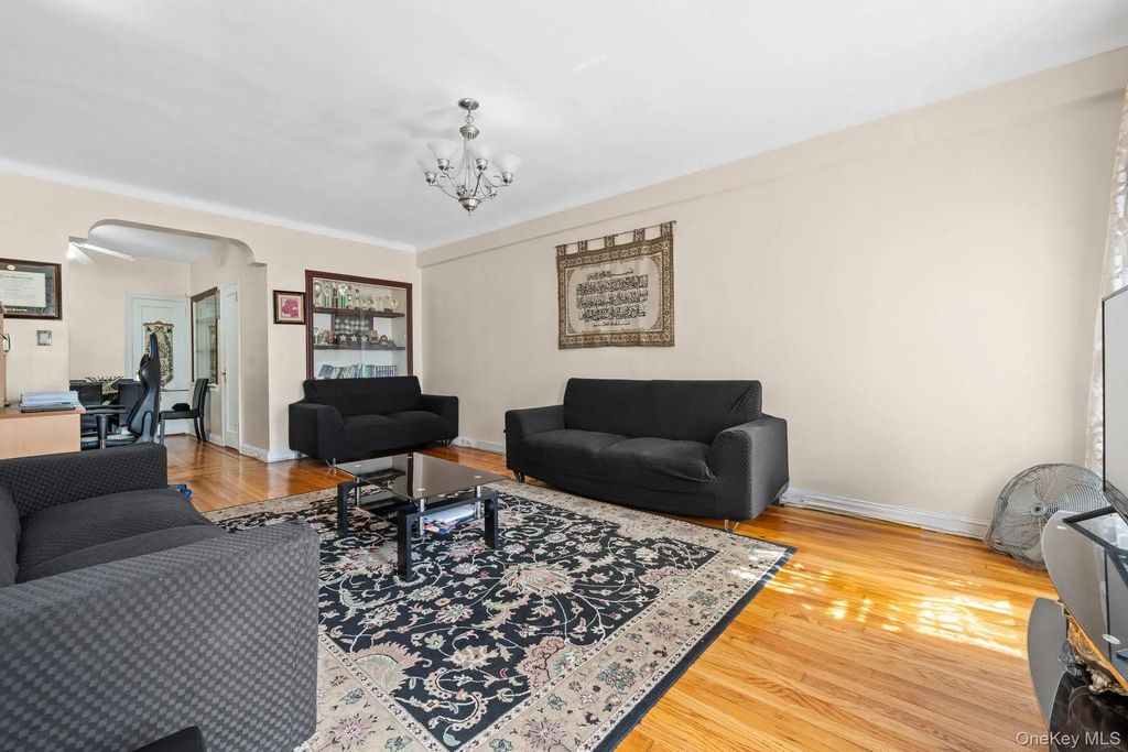 92-05 Whitney Avenue # B33, Elmhurst