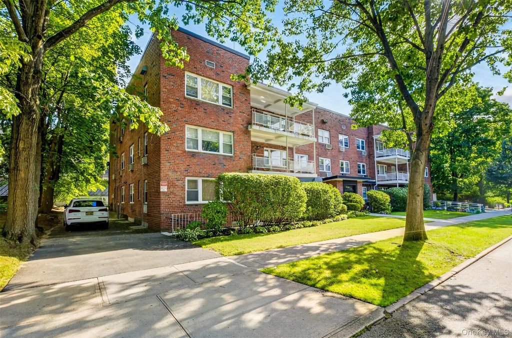 20 Hill Park Avenue # 1f, Great Neck