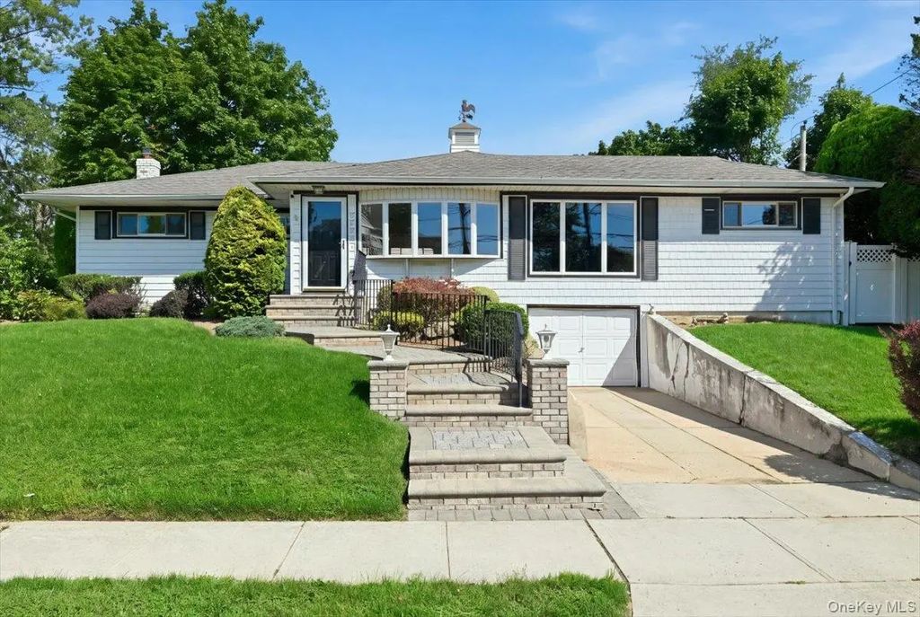 3695 Waverly Avenue, Seaford