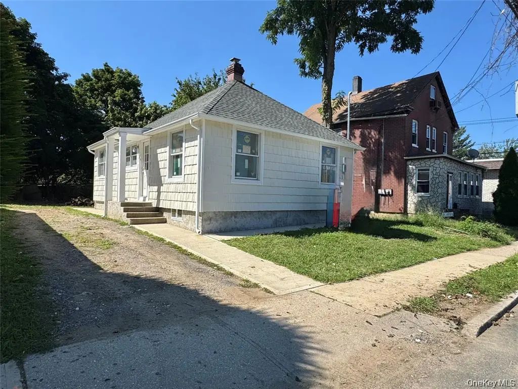 98 Steamboat Road, Great Neck