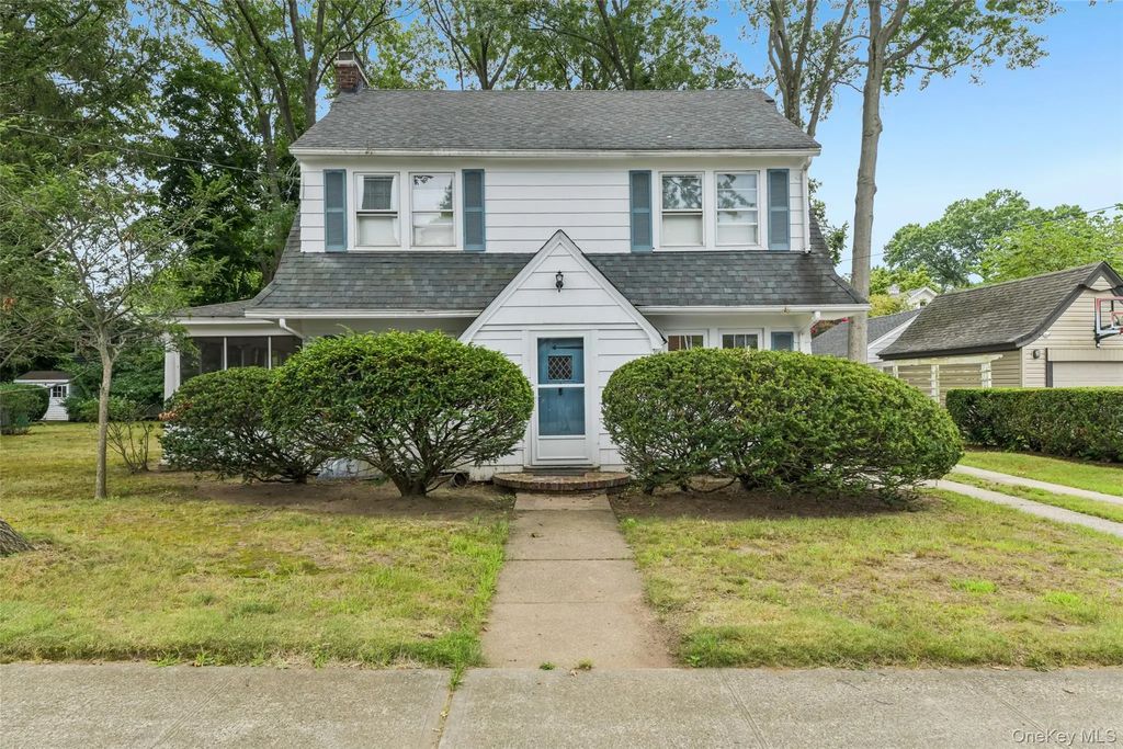 204 Auburn Street, East Williston