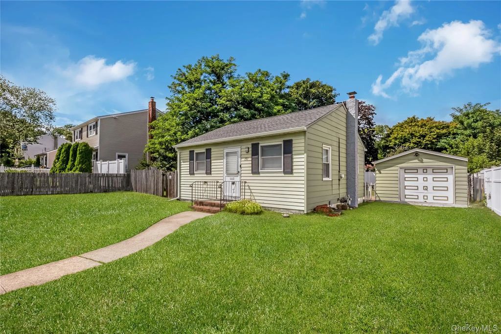 297 16th Street, West Babylon