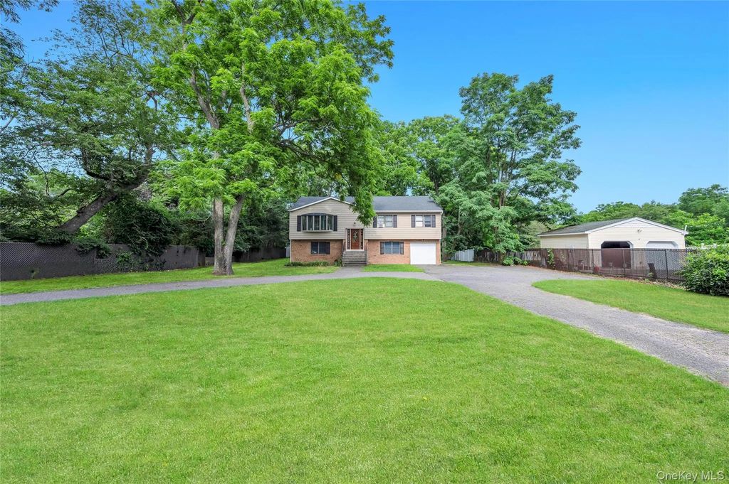 87 Holbrook Road, Centereach