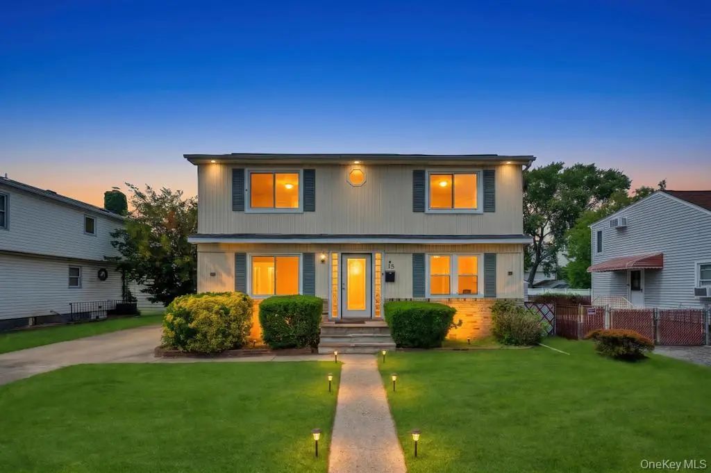 15 Farm Lane, Hicksville