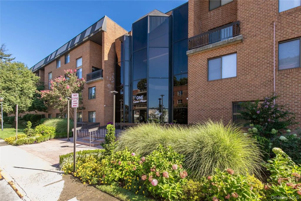 1 Ipswich Avenue, Great Neck