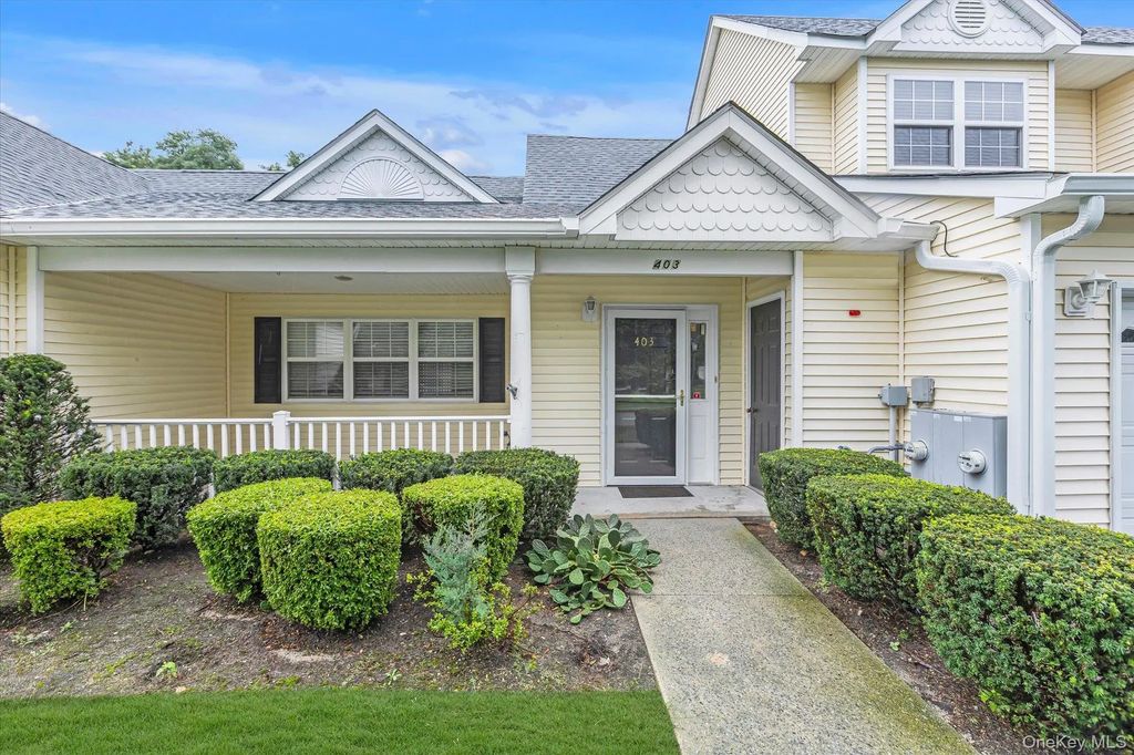 403 Winged Foot Way, Riverhead