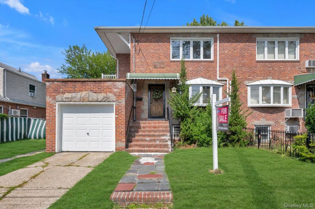 15043 21st Avenue, Whitestone