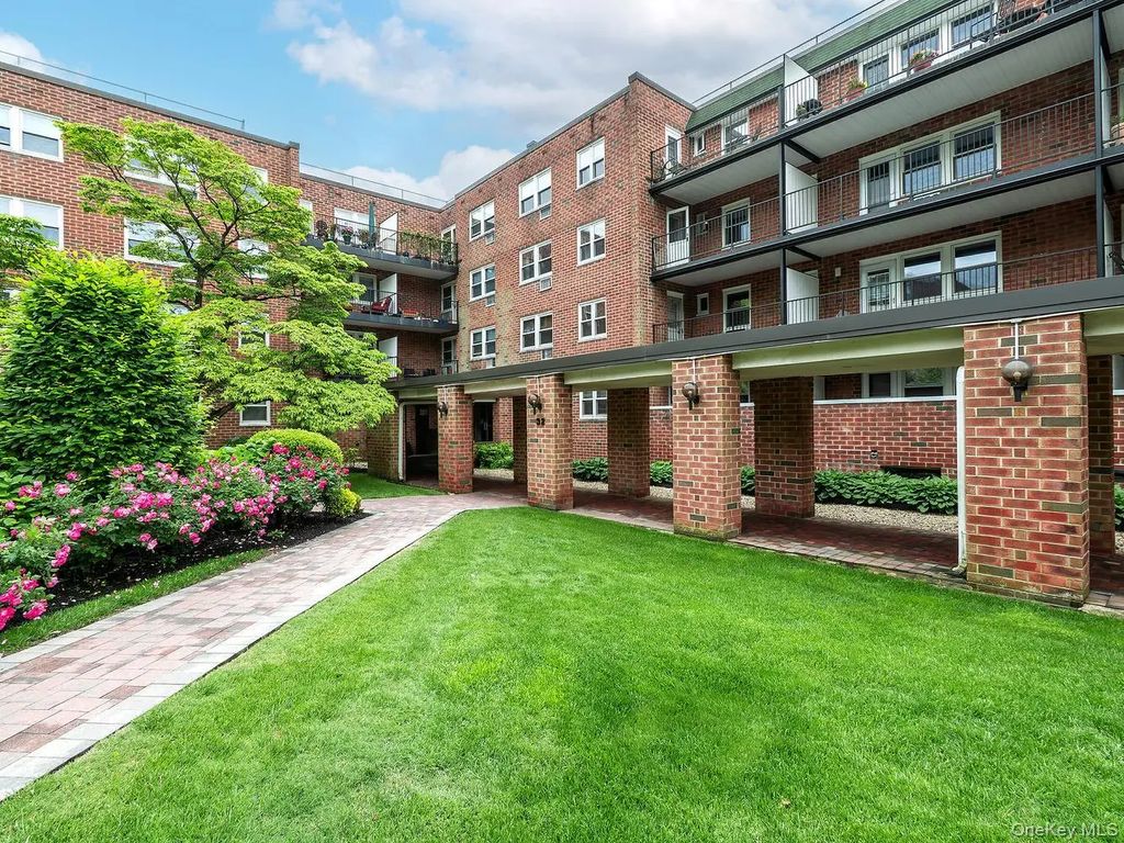 32 Pearsall # 1a, Glen Cove