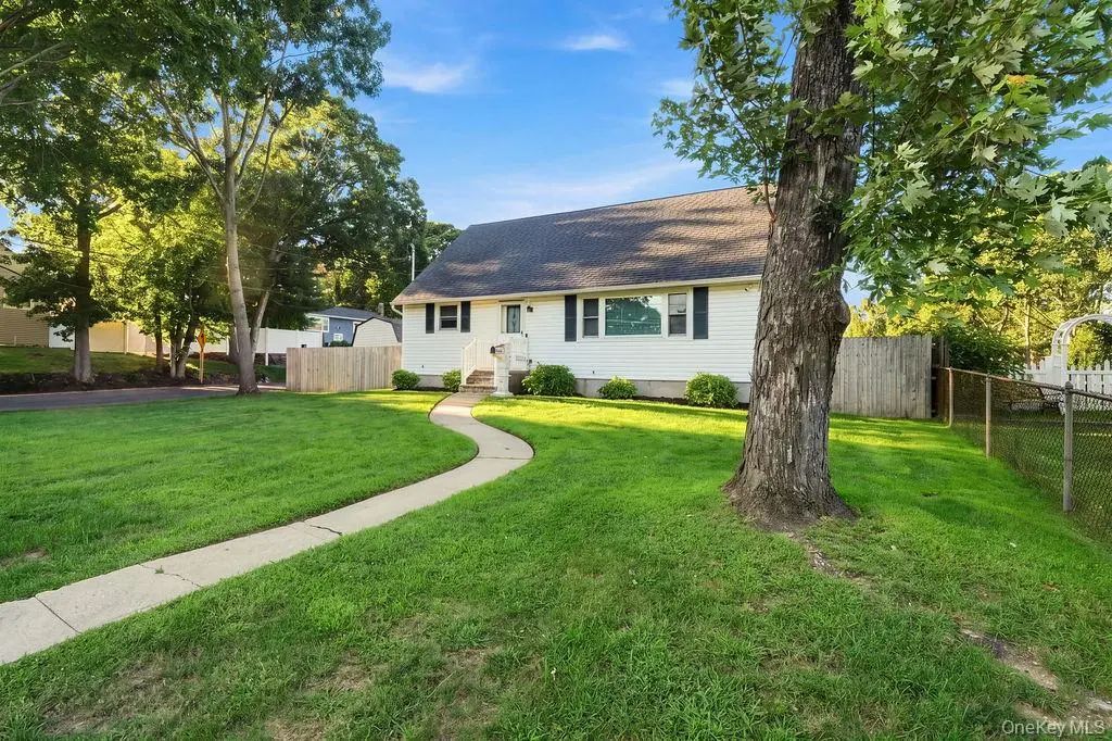 731 Muncey Road, West Islip