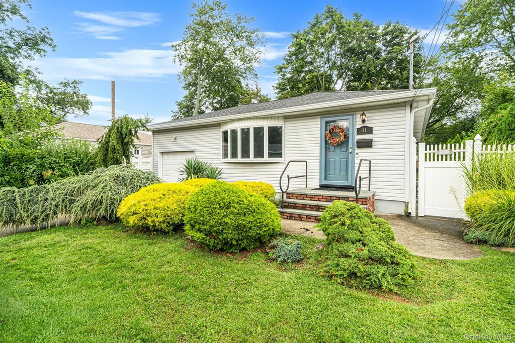 21 Pearsall Place, Deer Park