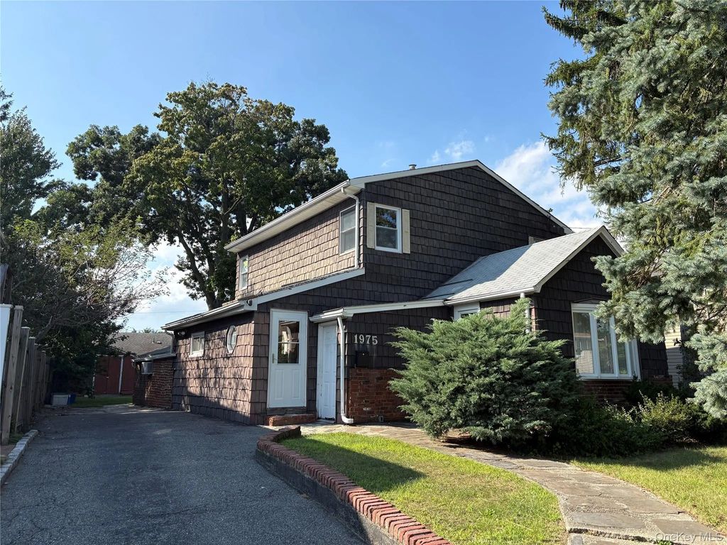 1975 Lenox Avenue, East Meadow
