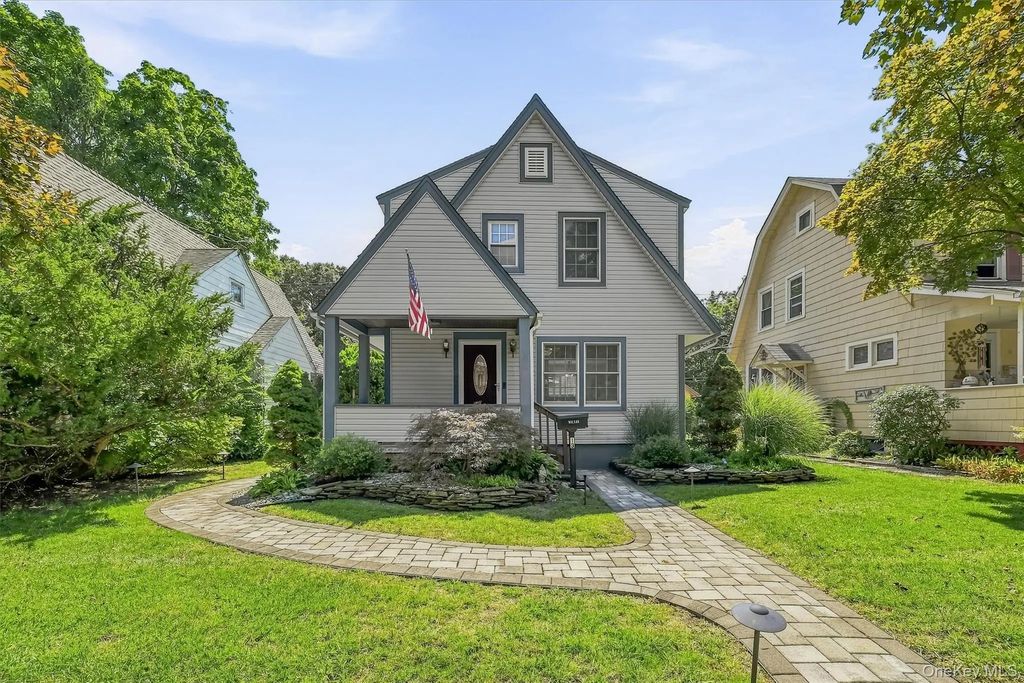 13 Washington Circle, Suffern