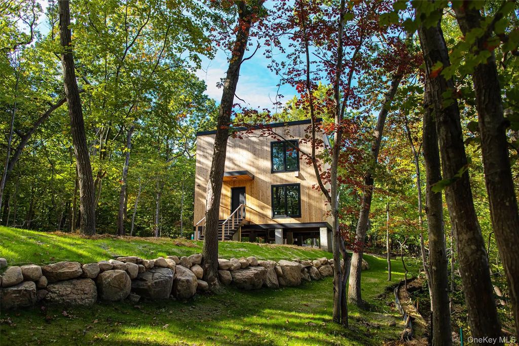 5 Oakwood Drive, Wading River