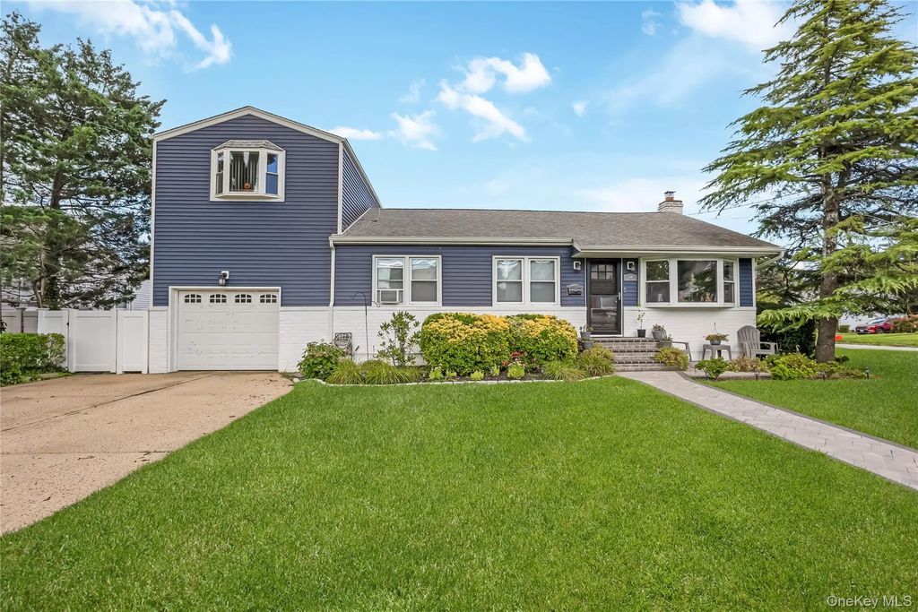 108 Woods Avenue, Malverne