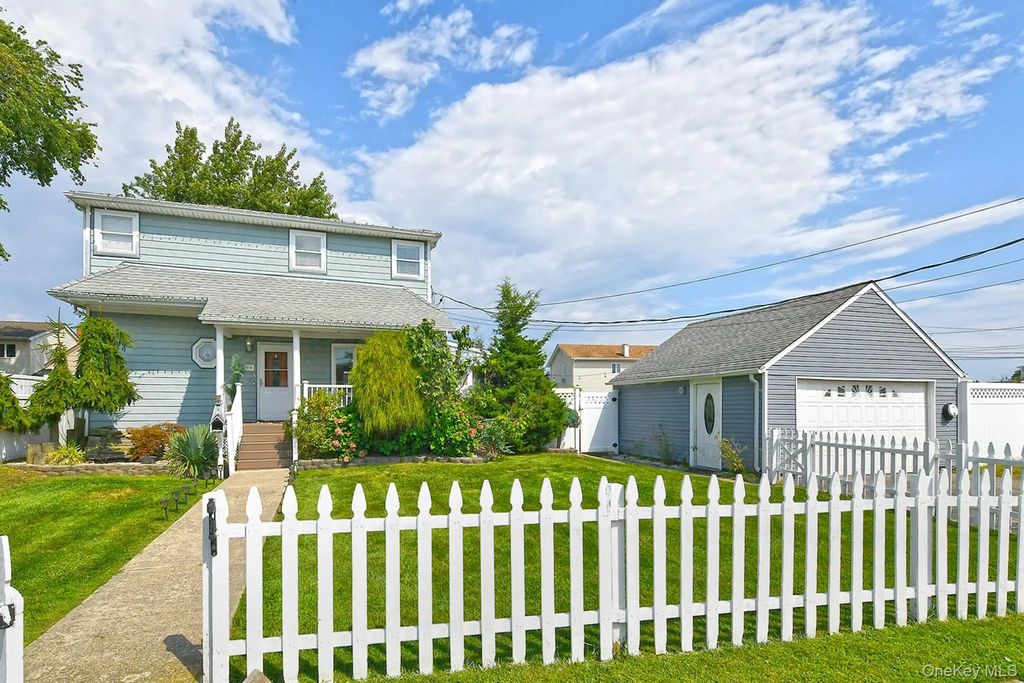 48 Lake Street, Lindenhurst