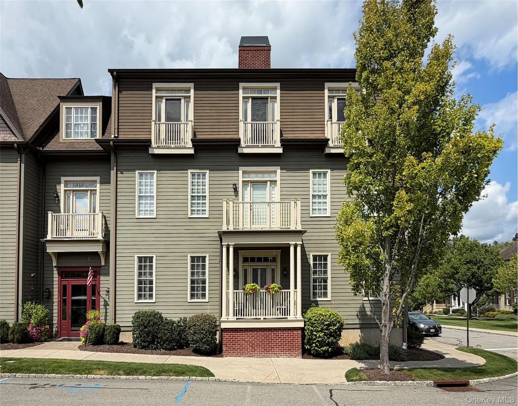 19 Cropsey Street # 1 D, Warwick
