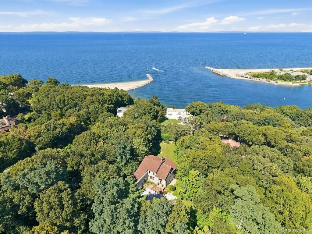 5 Dock Court, Port Jefferson