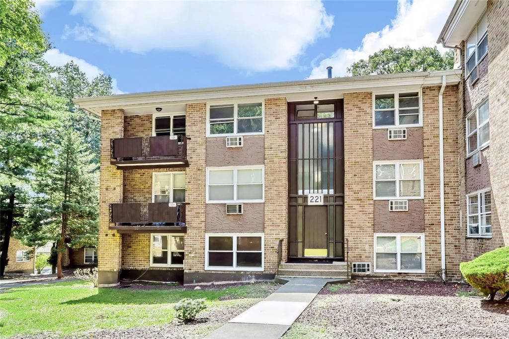 221 Kearsing Parkway # E, Monsey