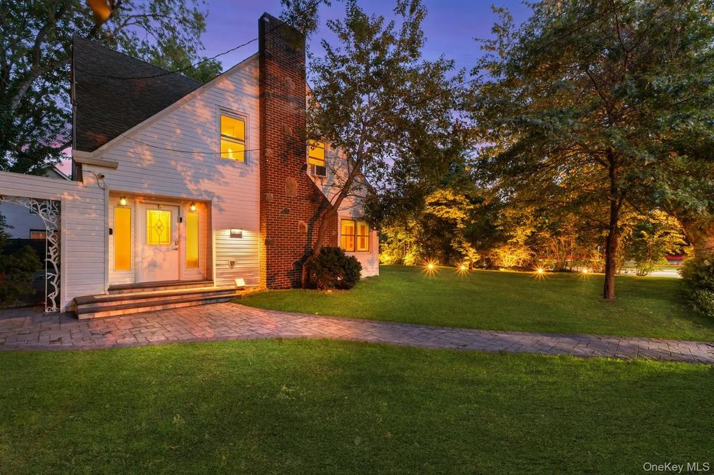 19 Gilchrest Road, Great Neck