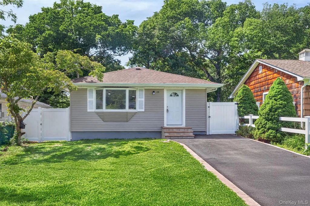 196 Burney, Mastic