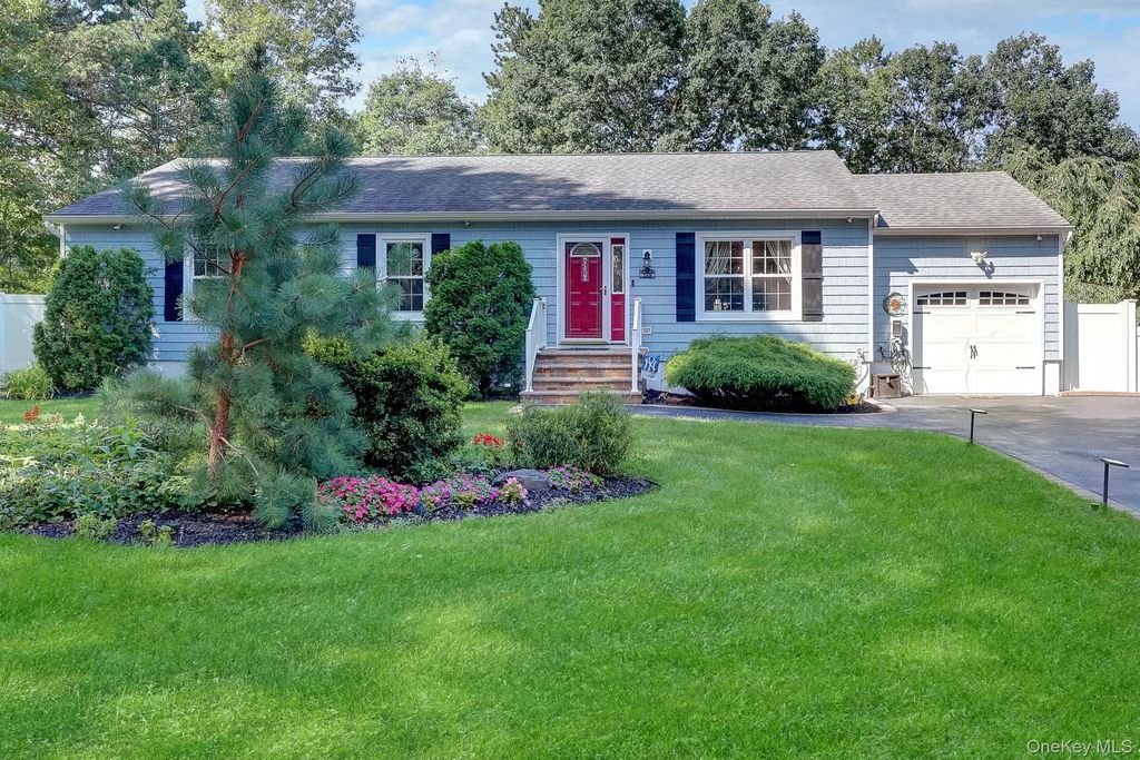 268 Chestnut Street, Port Jefferson Station
