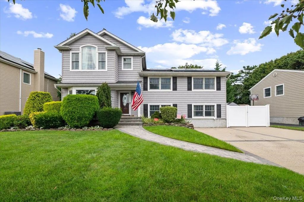 84 Cedar Drive, Farmingdale