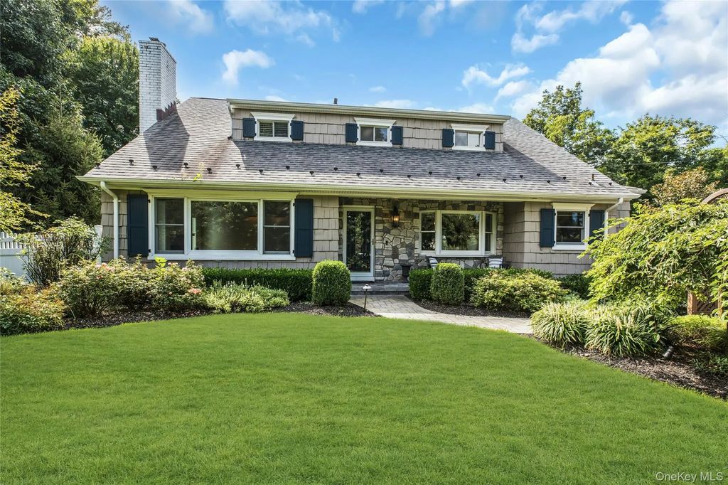 18 Briarcliff Place, Huntington