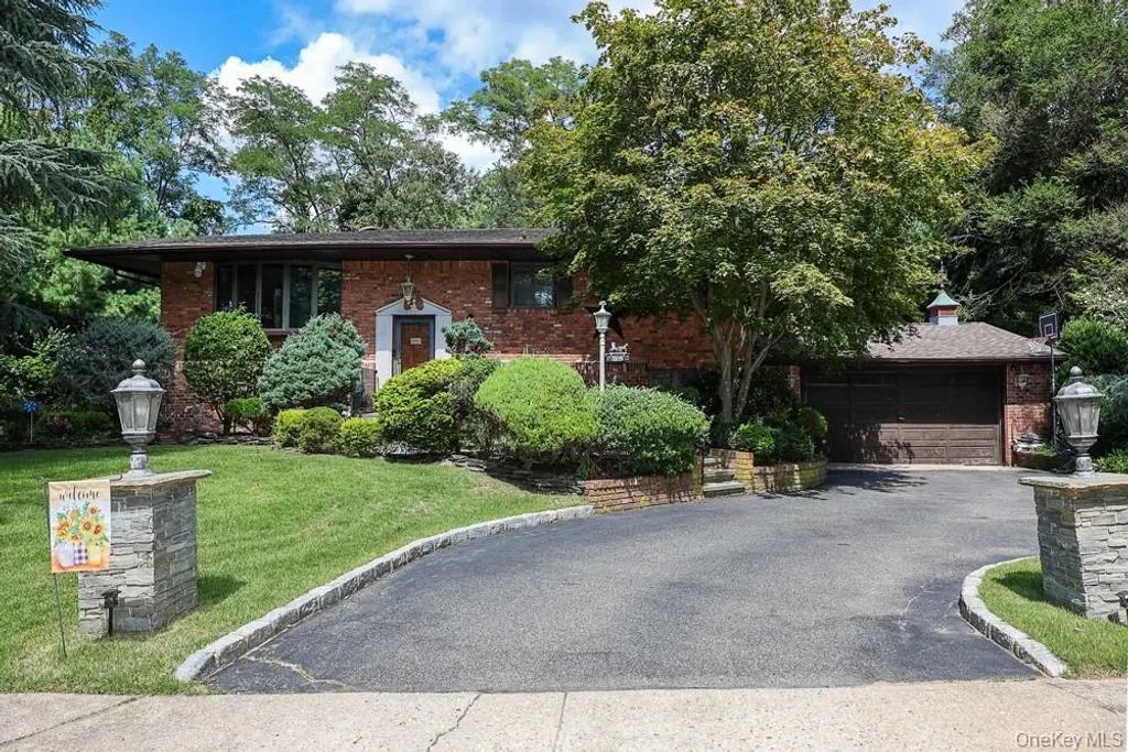 3 Mackay Drive, Hauppauge