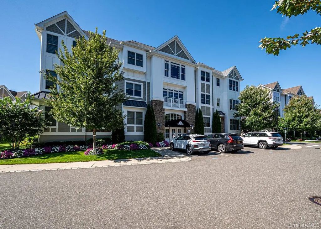 30101 Spruce Pond Circle, Plainview