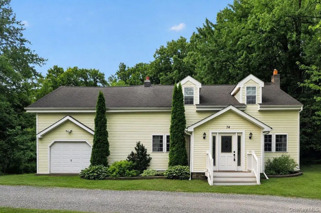 74 N Cross Road, Staatsburg