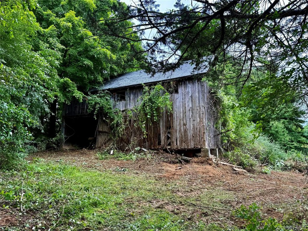 150 Weaver Road, Elizaville