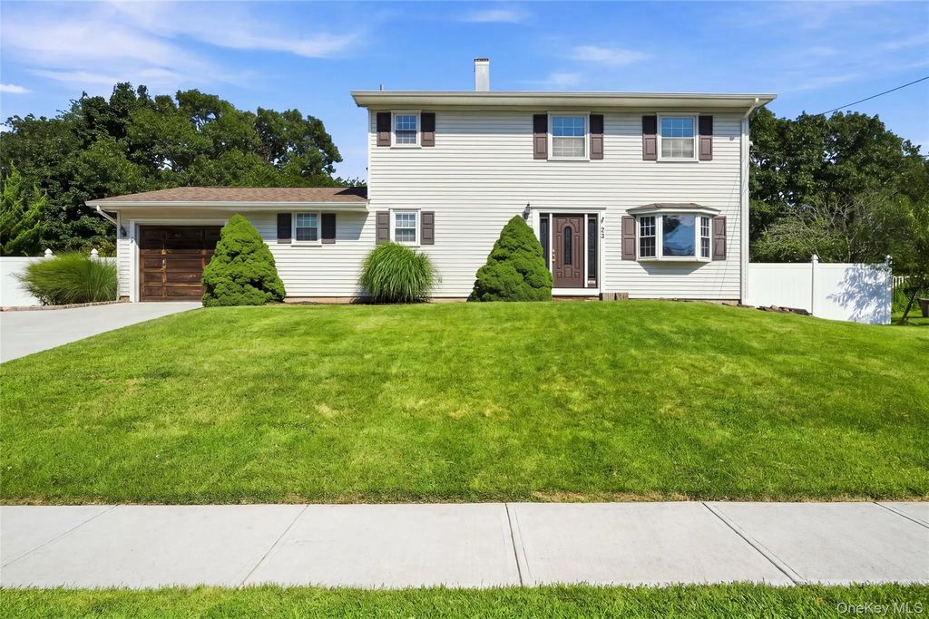 25 Harvey Lane, Ronkonkoma